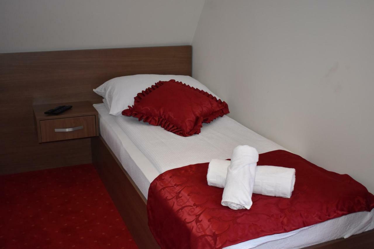 Hotel Zlatni Bor Sokolac  Εξωτερικό φωτογραφία
