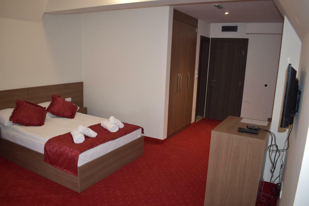 Hotel Zlatni Bor Sokolac  Εξωτερικό φωτογραφία