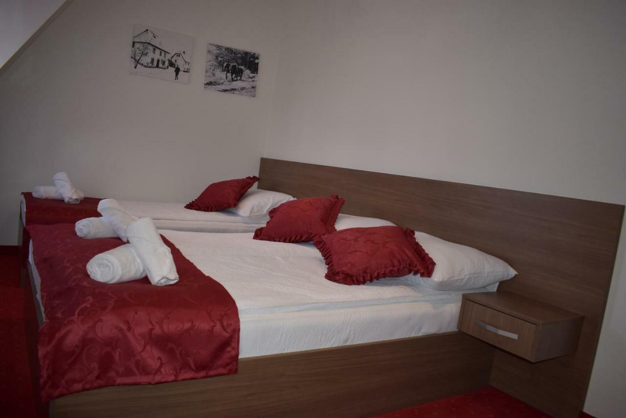 Hotel Zlatni Bor Sokolac  Εξωτερικό φωτογραφία