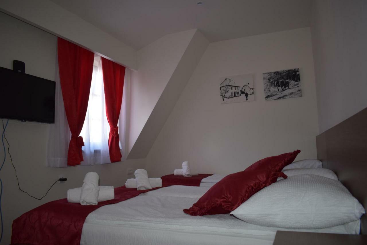 Hotel Zlatni Bor Sokolac  Εξωτερικό φωτογραφία