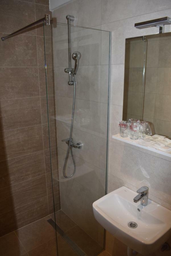 Hotel Zlatni Bor Sokolac  Εξωτερικό φωτογραφία